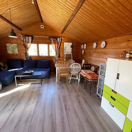 Three Rooms Stuga I Stugby Near National Park Undenas Exterior photo