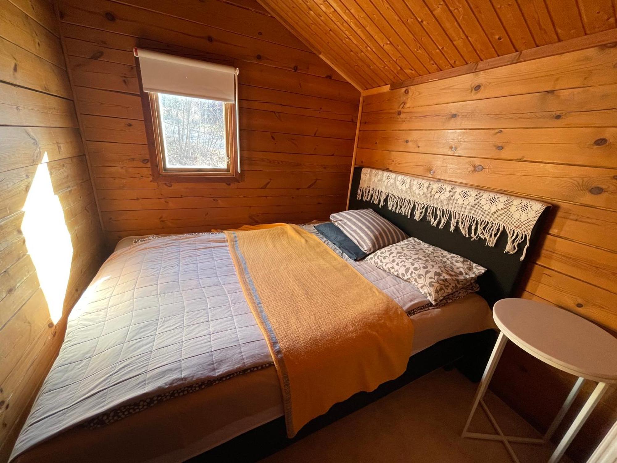 Three Rooms Stuga I Stugby Near National Park Undenas Exterior photo