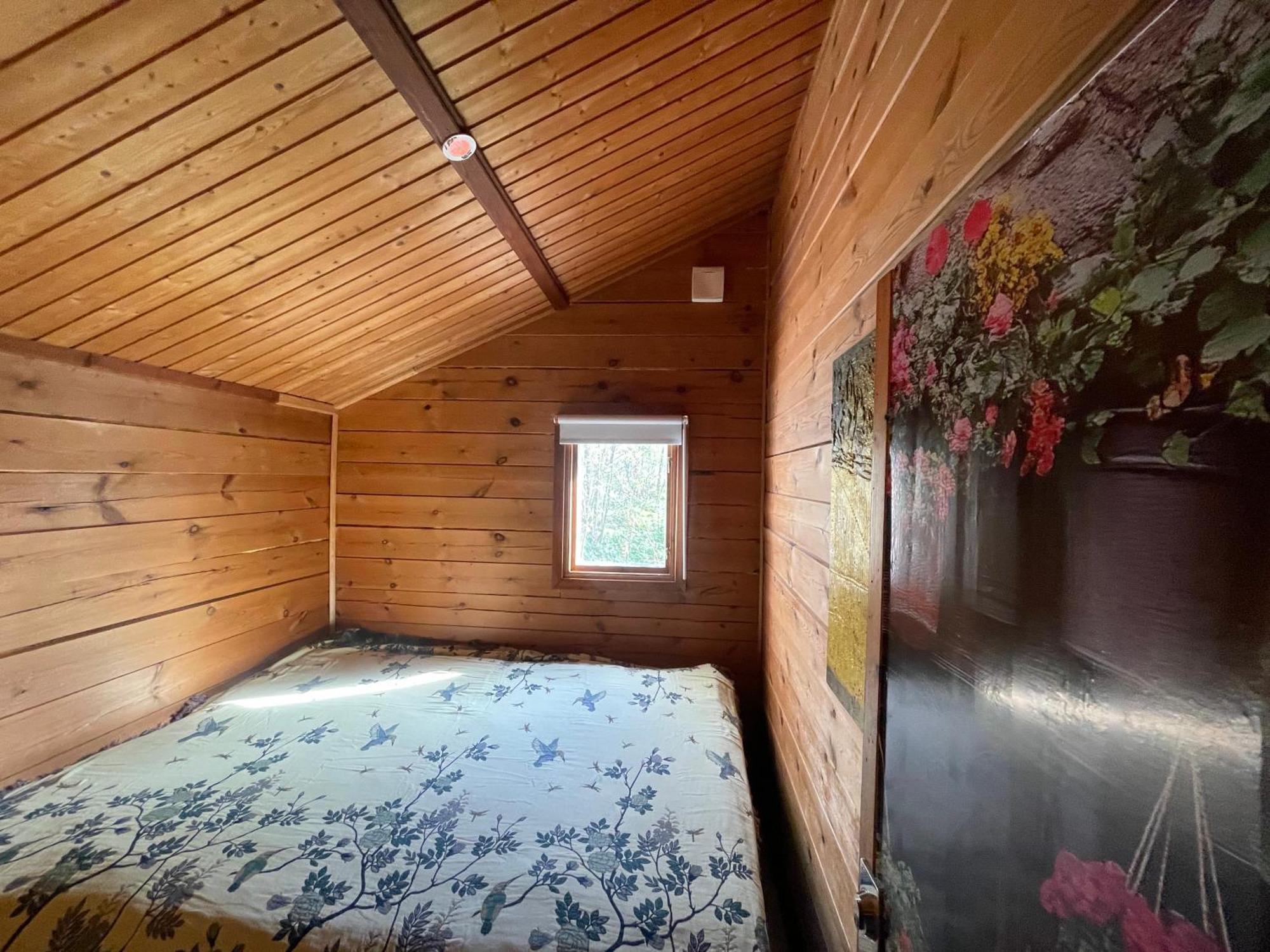 Three Rooms Stuga I Stugby Near National Park Undenas Exterior photo